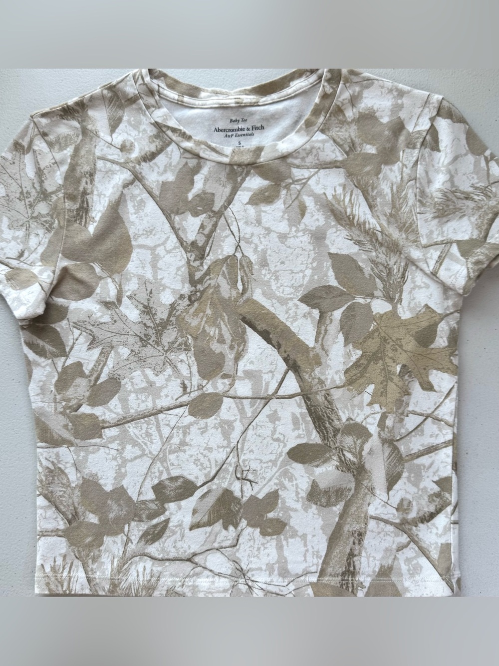 Abercrombie & Fitch Baby Tee Neutral Camo Print Fitted Short Sleeve Top Size S